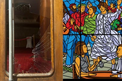 Najprv pobúrenie z plagátu, teraz rozbité dvere. Divadlo P.O. Hviezdoslava sa stalo terčom útoku